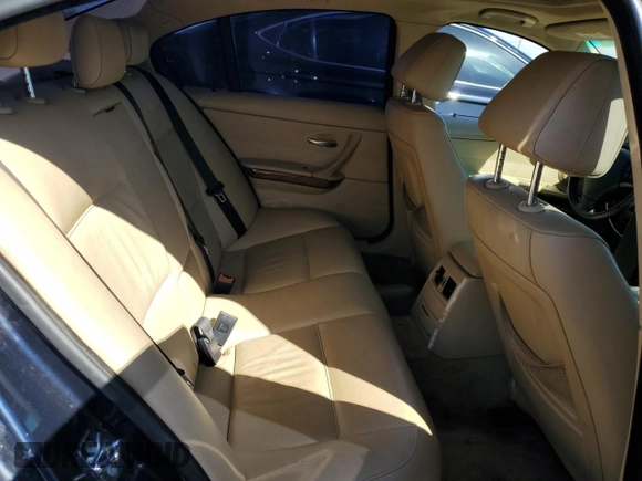 2008 BMW 3 Series 328i z VIN WBAVA37528NL47251, wystawiony jako Copart lot #51368055 z przebiegiem 166 984 mil mil oraz Szkoda całkowita • Salvage title. Historia ofert i sprzedaży dostępna na DreamBid. Obrazek 10.