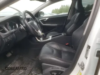 2018 Volvo V60 z VIN YV440MWK1J2051771, wystawiony jako Copart lot #67960674 z przebiegiem 49 782 mil mil oraz Szkoda całkowita • Salvage title. Historia ofert i sprzedaży dostępna na DreamBid. Obrazek 7.