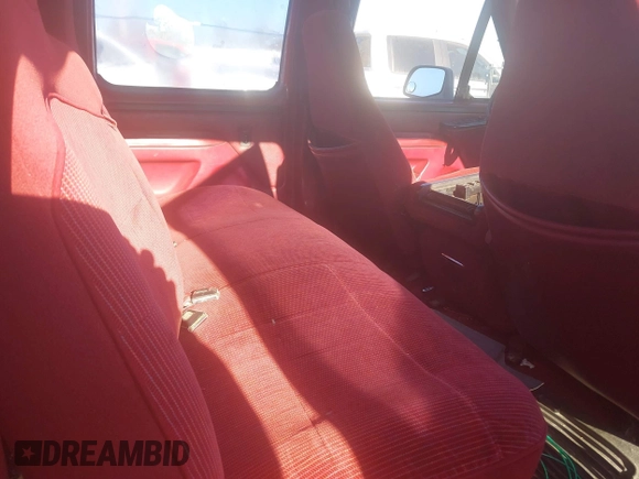 1996 Ford F-350 с VIN 1FTJW35F6TEB75457, выставлен на аукционе IAAI как лот 41153328 с пробегом Не указан миль и . История ставок и продаж доступна на DreamBid. Изображение 8.