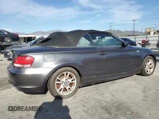 2008 BMW 1 Series 128i z VIN WBAUN13518VH79536, wystawiony jako Copart lot #49862135 z przebiegiem 66 284 mil mil oraz Szkody całkowita. Historia ofert i sprzedaży dostępna na DreamBid. Obrazek 3.