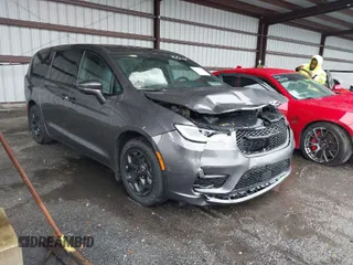 2022 Chrysler Pacifica Hybrid Limited z VIN 2C4RC1S73NR190002, wystawiony jako IAAI lot #41620575 z przebiegiem 97 149 mil mil oraz . Historia ofert i sprzedaży dostępna na DreamBid. Obrazek 1.