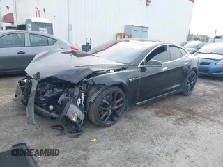2016 Tesla Model S 90D z VIN 5YJSA1E4XGF171681, wystawiony jako IAAI lot #41836005 z przebiegiem 81 063 mil mil oraz . Historia ofert i sprzedaży dostępna na DreamBid. Obrazek 18.