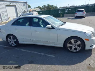 2012 Mercedes-Benz E-Class E 350 Luxury with VIN WDDHF8JB2CA619686, listed as a IAAI auction lot 42079521 with 129,025 mi miles. Bid and sale history available at carsss.com. Image 13.