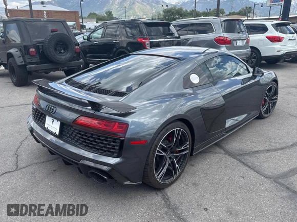 2021 Audi R8 z VIN WUAKBAFX7M7900472, wystawiony jako Copart lot #58422395 z przebiegiem 6493 mil mil oraz Szkody całkowita. Historia ofert i sprzedaży dostępna na DreamBid. Obrazek 4.