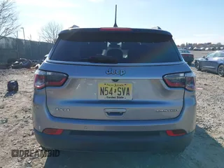 2018 Jeep Compass Limited with VIN 3C4NJDCB8JT246385, listed as a IAAI auction lot 40858204 with Not provided miles and . Bid and sale history available at DreamBid. Image 15.