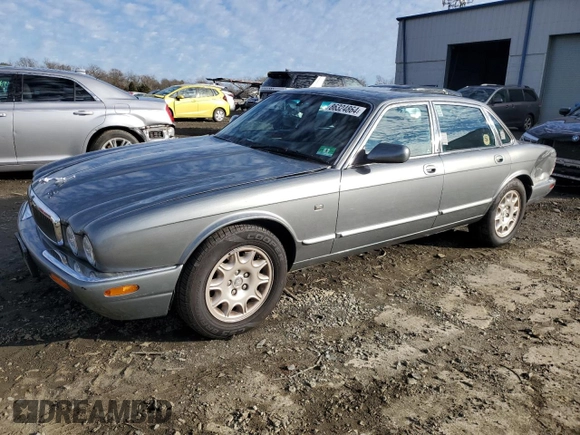 2003 Jaguar XJ 8 z VIN SAJDA14C83LF55424, wystawiony jako Copart lot #86324864 z przebiegiem 110 244 mil mil oraz Szkoda całkowita • Salvage title. Historia ofert i sprzedaży dostępna na DreamBid. Obrazek 1.