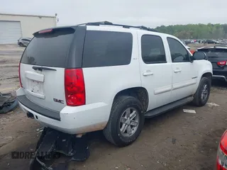 2008 GMC Yukon SLT w/4SB with VIN 1GKFC13088J194967, listed as a IAAI auction lot 41943330 with 258,953 mi miles. Bid and sale history available at carsss.com. Image 4.