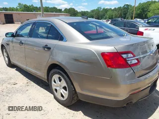 2019 Ford Police Interceptor z VIN 1FAHP2MK0KG107863, wystawiony jako IAAI lot #42337089 z przebiegiem 138 429 mil mil oraz . Historia ofert i sprzedaży dostępna na DreamBid. Obrazek 3.