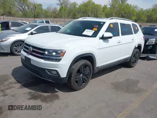 2019 Volkswagen Atlas SEL Premium z VIN 1V2NR2CA2KC530661, wystawiony jako IAAI lot #42033779 z przebiegiem Nie podano mil oraz . Historia ofert i sprzedaży dostępna na DreamBid. Obrazek 2.