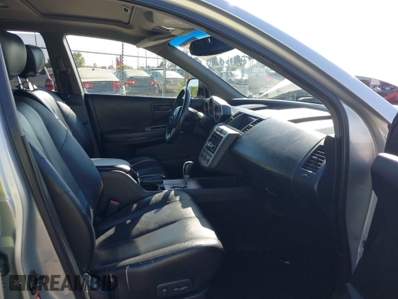 2003 Nissan Murano SE z VIN JN8AZ08T53W105311, wystawiony jako IAAI lot #42471608 z przebiegiem 155 806 mil mil oraz . Historia ofert i sprzedaży dostępna na DreamBid. Obrazek 5.
