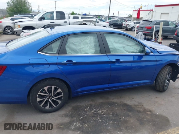 2024 Volkswagen Jetta S с VIN 3VW5M7BU2RM065135, выставлен на аукционе IAAI как лот 42272382 с пробегом 9 555 миль миль и . История ставок и продаж доступна на DreamBid. Изображение 13.