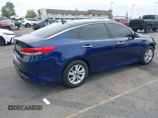 2017 Kia Optima LX z VIN 5XXGT4L32HG142220, wystawiony jako IAAI lot #42407297 z przebiegiem 139 731 mil mil oraz . Historia ofert i sprzedaży dostępna na DreamBid. Obrazek 4.