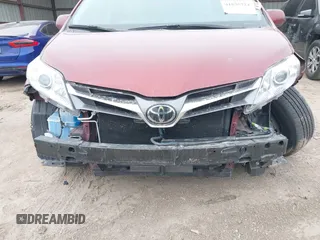 2018 Toyota Sienna XLE Auto Access Seat with VIN 5TDYZ3DC0JS946323, listed as a IAAI auction lot 41835724 with 78,959 mi miles. Bid and sale history available at carsss.com. Image 6.