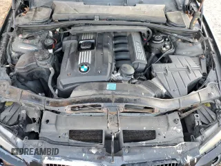 2007 BMW 3 Series 328i z VIN WBAWB33577PV70251, wystawiony jako Copart lot #50521915 z przebiegiem 182 676 mil mil oraz Czysty tytuł • Clean title. Historia ofert i sprzedaży dostępna na DreamBid. Obrazek 11.
