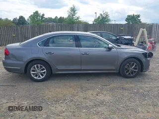 2017 Volkswagen Passat S z VIN 1VWAT7A38HC043814, wystawiony jako IAAI lot #42216077 z przebiegiem 178 418 mil mil oraz . Historia ofert i sprzedaży dostępna na DreamBid. Obrazek 14.