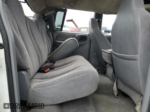 2000 Dodge Dakota Sport z VIN 1B7GL2AX7YS640249, wystawiony jako Copart lot #55989395 z przebiegiem Nie podano mil oraz Nie do naprawy • Non repairable. Historia ofert i sprzedaży dostępna na DreamBid. Obrazek 10.