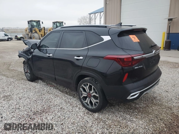 2021 Kia Seltos SX with VIN KNDETCA25M7110053, listed as a Copart auction lot 85550004 with 0 mi miles and Salvage Title. Bid and sale history available at carsss.com. Image 2.