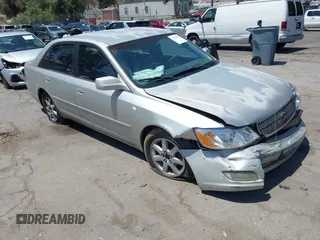 2003 Toyota Avalon XL z VIN 4T1BF28B53U321677, wystawiony jako IAAI lot #42298385 z przebiegiem 281 718 mil mil oraz . Historia ofert i sprzedaży dostępna na DreamBid. Obrazek 1.