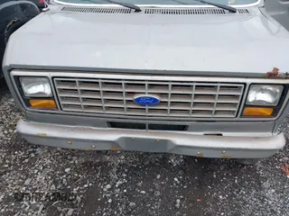1990 Ford Econoline Cargo z VIN 1FTDE14Y4LHA18080, wystawiony jako IAAI lot #42324693 z przebiegiem Nie podano mil oraz . Historia ofert i sprzedaży dostępna na DreamBid. Obrazek 6.