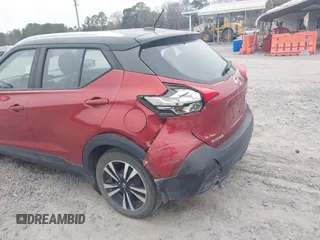 2019 Nissan Kicks SR with VIN 3N1CP5CU0KL516307, listed as a IAAI auction lot 41554064 with 104,224 mi miles. Bid and sale history available at carsss.com. Image 6.