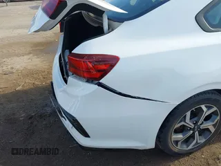 2021 Kia Forte LXS z VIN 3KPF24AD2ME327400, wystawiony jako IAAI lot #41897888 z przebiegiem 103 248 mil mil oraz . Historia ofert i sprzedaży dostępna na DreamBid. Obrazek 6.