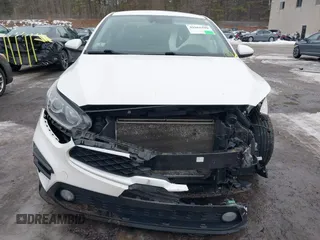 2020 Kia Forte LXS with VIN 3KPF24AD6LE246625, listed as a IAAI auction lot 41661690 with 93,524 mi miles and . Bid and sale history available at carsss.com. Image 19.