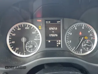 2018 Mercedes-Benz Metris Passenger z VIN WD4PG2EE1J3490089, wystawiony jako Copart lot #59262605 z przebiegiem 175 576 mil mil oraz Czysty tytuł • Clean title. Historia ofert i sprzedaży dostępna na DreamBid. Obrazek 9.