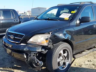 2006 Kia Sorento LX with VIN KNDJD733X65646021, listed as a IAAI auction lot 41622685 with 137,684 mi miles. Bid and sale history available at carsss.com. Image 6.