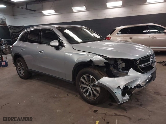 2025 Mercedes-Benz GLC with VIN W1NKM4HB5SF257609, listed as a IAAI auction lot 41680577 with 1,152 mi miles. Bid and sale history available at carsss.com. Image 1.