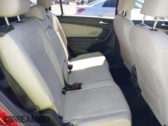 2018 Volkswagen Tiguan SEL z VIN 3VV3B7AX1JM214734, wystawiony jako IAAI lot #42473627 z przebiegiem 79 152 mil mil oraz . Historia ofert i sprzedaży dostępna na DreamBid. Obrazek 8.