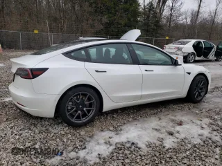 2022 Tesla Model 3 z VIN 5YJ3E1EAXNF118748, wystawiony jako Copart lot #43690075 z przebiegiem 52 494 mil mil oraz Szkoda całkowita • Salvage title. Historia ofert i sprzedaży dostępna na DreamBid. Obrazek 3.