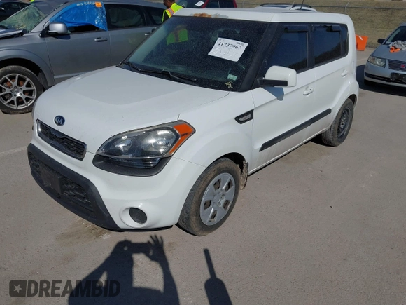 2013 Kia Soul with VIN KNDJT2A58D7768873, listed as a IAAI auction lot 41737963 with 184,532 mi miles. Bid and sale history available at carsss.com. Image 2.