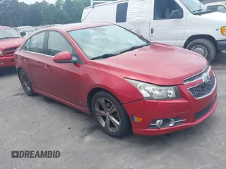 2014 Chevrolet Cruze 2LT z VIN 1G1PE5SB5E7320031, wystawiony jako IAAI lot #42446673 z przebiegiem 160 137 mil mil oraz . Historia ofert i sprzedaży dostępna na DreamBid. Obrazek 1.