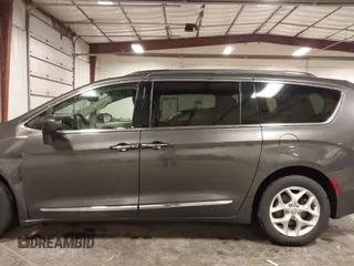 2017 Chrysler Pacifica Touring L with VIN 2C4RC1BG5HR803306, listed as a IAAI auction lot 41968455 with 84,714 mi miles and . Bid and sale history available at DreamBid. Image 15.