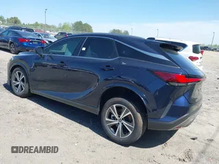 2024 Lexus RX 350 z VIN JTJCHMAA5R2015211, wystawiony jako IAAI lot #42048604 z przebiegiem 4441 mil mil oraz . Historia ofert i sprzedaży dostępna na DreamBid. Obrazek 3.