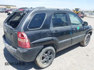2005 Kia Sportage LX with VIN KNDJF723057061348, listed as a IAAI auction lot 42110933 with 183,490 mi miles and . Bid and sale history available at carsss.com. Image 4.