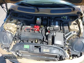 2004 MINI Hardtop with VIN WMWRC33474TC48930, listed as a IAAI auction lot 41657936 with 147,422 mi miles and . Bid and sale history available at DreamBid. Image 10.