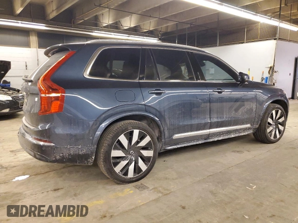 2023 Volvo XC90 Ultimate Bright Theme with VIN YV4H60CA3P1982808, listed as a Copart auction lot 43246825 with 23,727 mi miles and Salvage title. Bid and sale history available at DreamBid. Image 3.