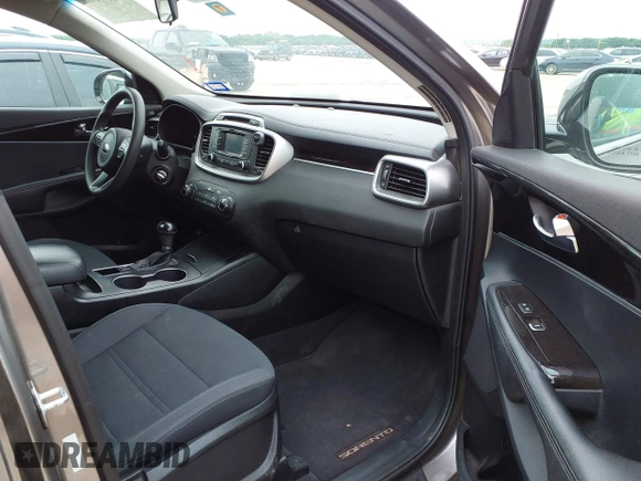 2016 Kia Sorento LX with VIN 5XYPG4A38GG114164, listed as a IAAI auction lot 42105518 with 95,892 mi miles. Bid and sale history available at carsss.com. Image 5.