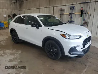 2024 Honda HR-V Sport z VIN 3CZRZ2H5XRM700881, wystawiony jako Copart lot #56660025 z przebiegiem 11 803 mil mil oraz Szkoda całkowita • Salvage title. Historia ofert i sprzedaży dostępna na DreamBid. Obrazek 4.