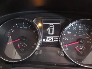 2015 Nissan Rogue S z VIN JN8AS5MV0FW757539, wystawiony jako IAAI lot #41716170 z przebiegiem 124 908 mil mil oraz . Historia ofert i sprzedaży dostępna na DreamBid. Obrazek 7.