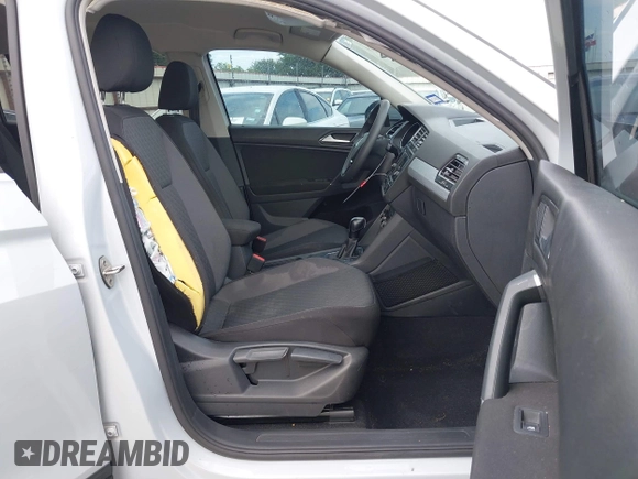2018 Volkswagen Tiguan S with VIN 3VV1B7AX0JM092116, listed as a IAAI auction lot 42388339 with 103,412 mi miles and . Bid and sale history available at DreamBid. Image 5.