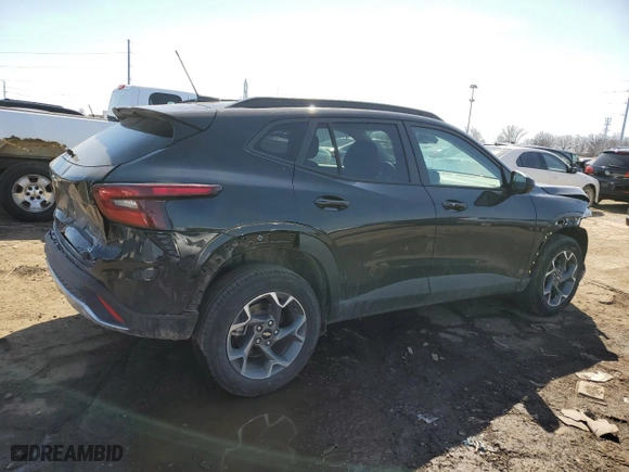 2025 Chevrolet Trax LT with VIN KL77LHEP1SC013378, listed as a Copart auction lot 48364915 with 5,076 mi miles and Clean Title. Bid and sale history available at carsss.com. Image 3.