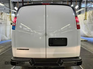 2021 Chevrolet City Express Cargo z VIN 1GCZGHF16M1312681, wystawiony jako IAAI lot #42518224 z przebiegiem 194 940 mil mil oraz . Historia ofert i sprzedaży dostępna na DreamBid. Obrazek 11.
