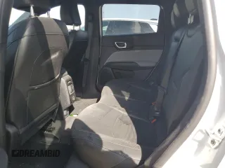 2024 Jeep Compass Latitude Lux z VIN 3C4NJDFN7RT104207, wystawiony jako Copart lot #47723925 z przebiegiem 14 935 mil mil oraz Szkoda całkowita • Salvage title. Historia ofert i sprzedaży dostępna na DreamBid. Obrazek 10.
