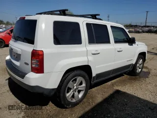 2014 Jeep Patriot Latitude z VIN 1C4NJPFA4ED529835, wystawiony jako Copart lot #57632435 z przebiegiem 150 979 mil mil oraz Czysty tytuł • Clean title. Historia ofert i sprzedaży dostępna na DreamBid. Obrazek 3.