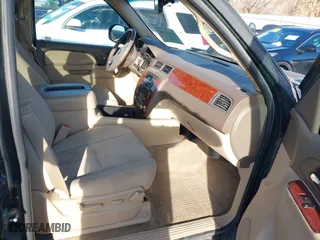 2013 Chevrolet Avalanche LS with VIN 3GNMCEE02DG321870, listed as a IAAI auction lot 41230404 with 114,216 mi miles. Bid and sale history available at carsss.com. Image 5.