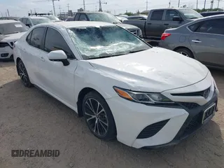 2020 Toyota Camry SE z VIN 4T1M11AKXLU392725, wystawiony jako IAAI lot #42042403 z przebiegiem 27 980 mil mil oraz . Historia ofert i sprzedaży dostępna na DreamBid. Obrazek 1.
