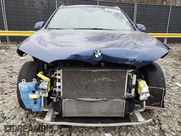 2021 BMW X1 xDrive28i z VIN WBXJG9C06M5T81056, wystawiony jako Copart lot #48388235 z przebiegiem 64 863 mil mil oraz Szkoda całkowita • Salvage title. Historia ofert i sprzedaży dostępna na DreamBid. Obrazek 5.