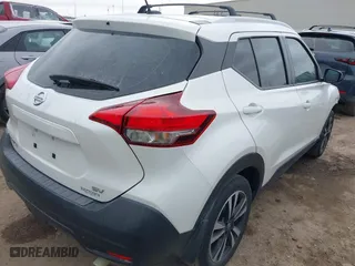 2018 Nissan Kicks SV with VIN 3N1CP5CU6JL500174, listed as a IAAI auction lot 41656916 with 72,809 mi miles. Bid and sale history available at carsss.com. Image 4.